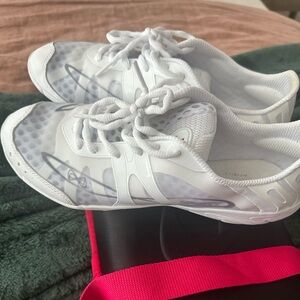 Nfinity Vengeance Cheer Shoes with shoe case * Great used condition